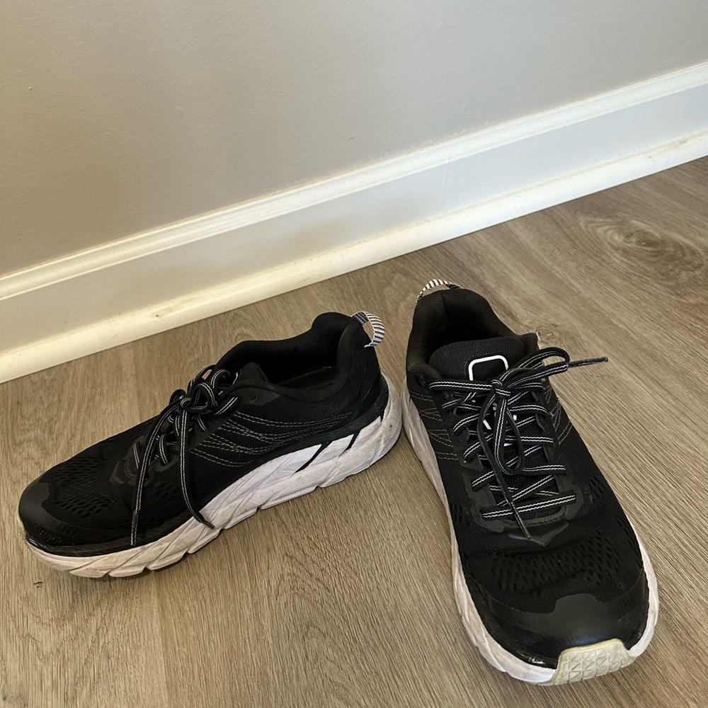 Size 7.5 Hokas!